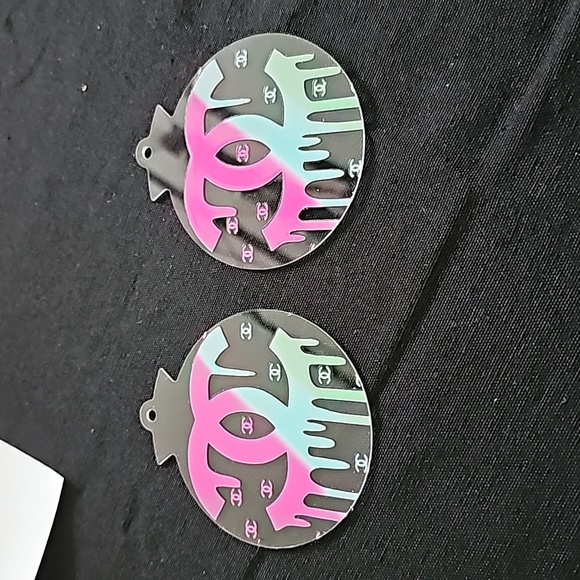 Cute plastic ornaments for Christmas - Picture 1 of 3